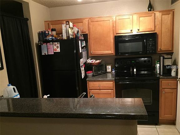 3rd image of 415 Lakepointe 303 Dr
