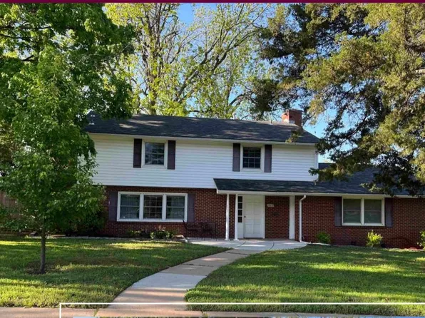 1515 E 8th Ave, Winfield, KS 67156