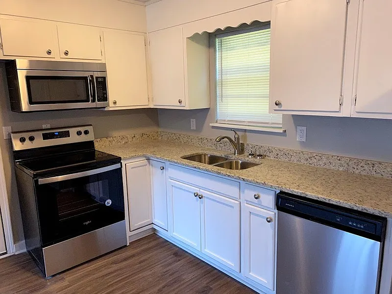 3 bed, 1.0 bath, 1014 sqft, $1,250 — Photo 4