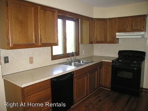 3rd image of 1628 Arrowwood Dr