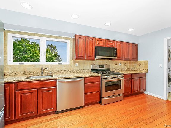 5th image of 1675 Cornelius Avenue