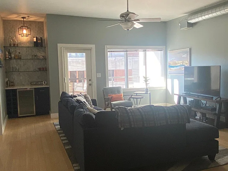721 E North St #2C — Photo 8