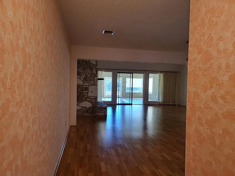 547 Fairway Dr — Photo 5