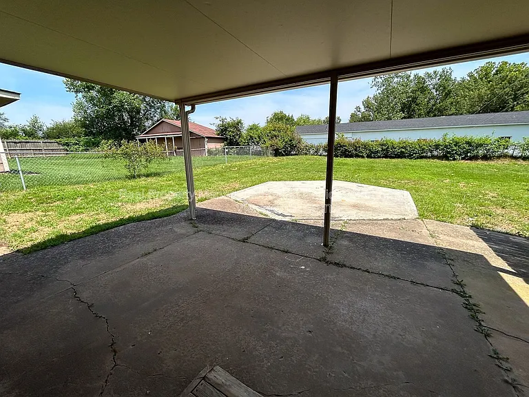 1406 Strozier Ct — Photo 22