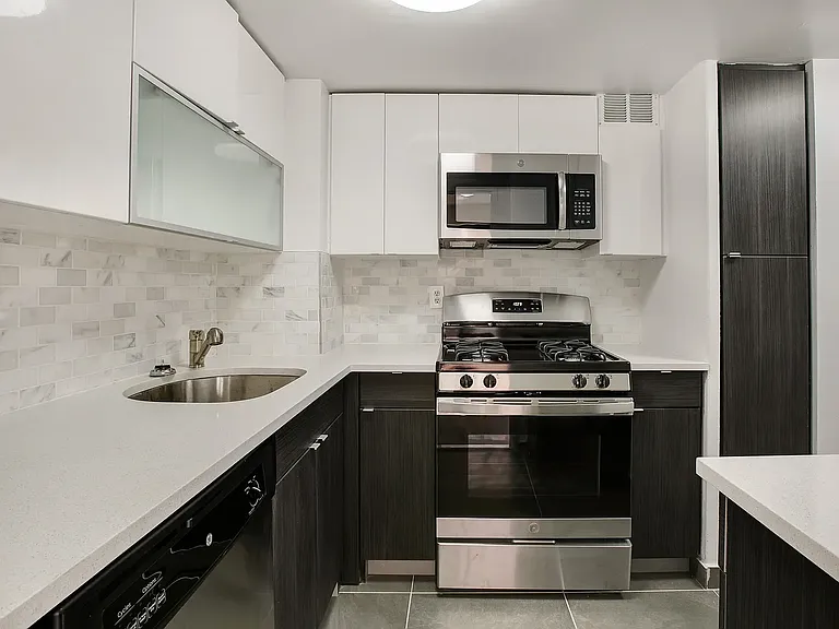 120 E 34th St #21K — Photo 6
