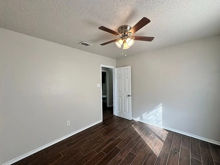 1910 Michele Dr — Photo 26