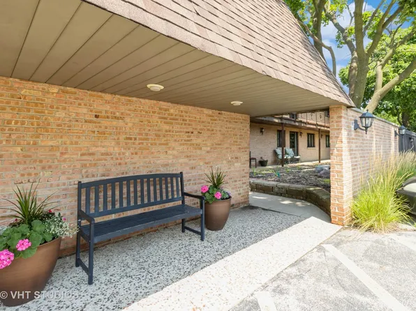 520 E Main St E APT 1B, Barrington, IL 60010