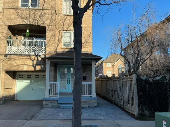 4 Burnsborough St, Ajax, ON L1S 0B6