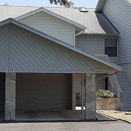 DeededLgCarportBelowUnit