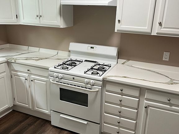 2nd image of 77 Pearl St #1