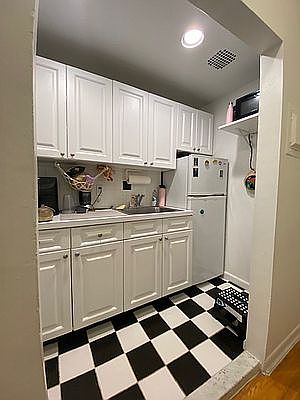 3rd image of 189 E 93rd St APT 4B