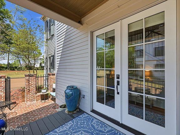 5th image of 211 N Natchez Dr
