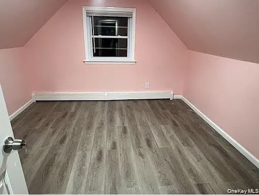 1050 Sullivan St — Photo 7