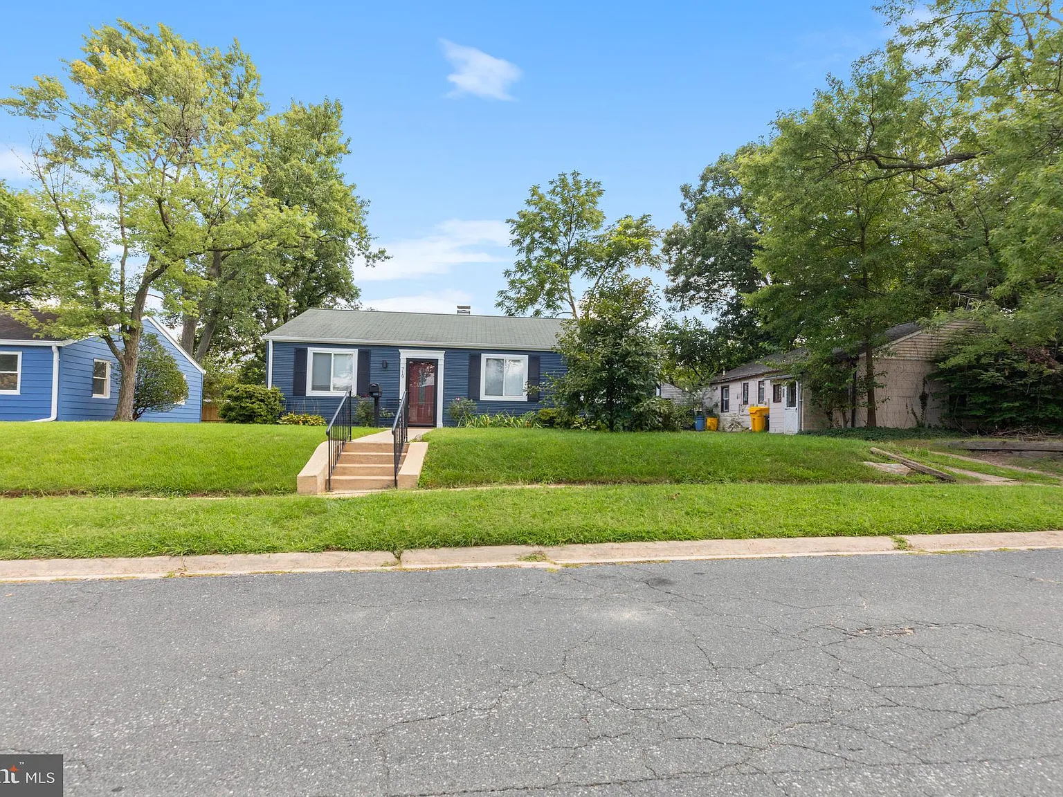 3 bed, 988 sqft, $2,550 — Photo 2