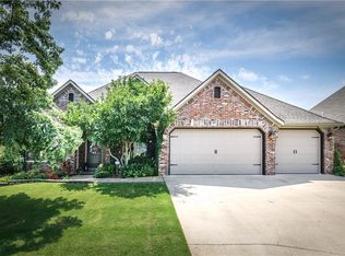 1910 W Linda Ln, Rogers, AR 72758