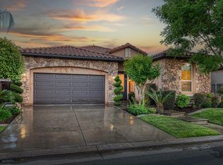 1555 E Via Mirasol Ln, Fresno, CA