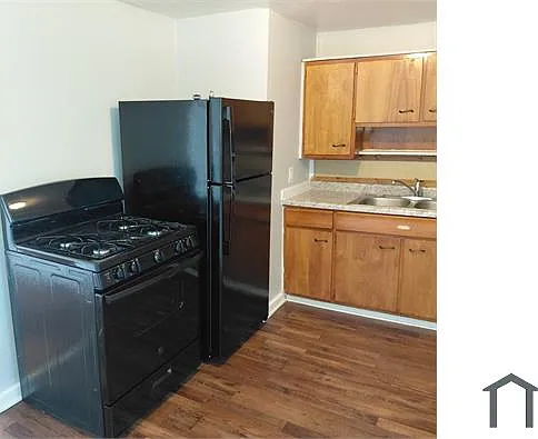 50 Poplar St — Photo 5