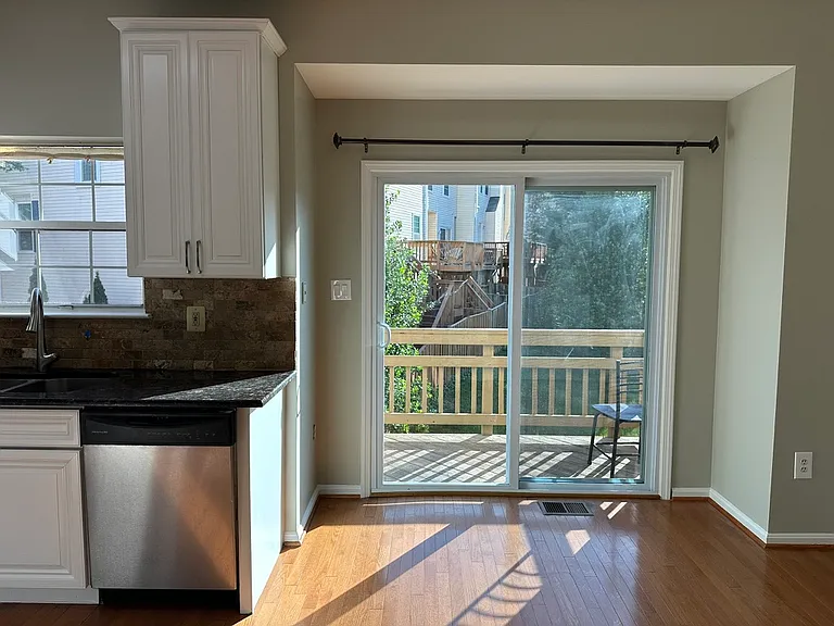 2427 Clover Field Cir — Photo 14