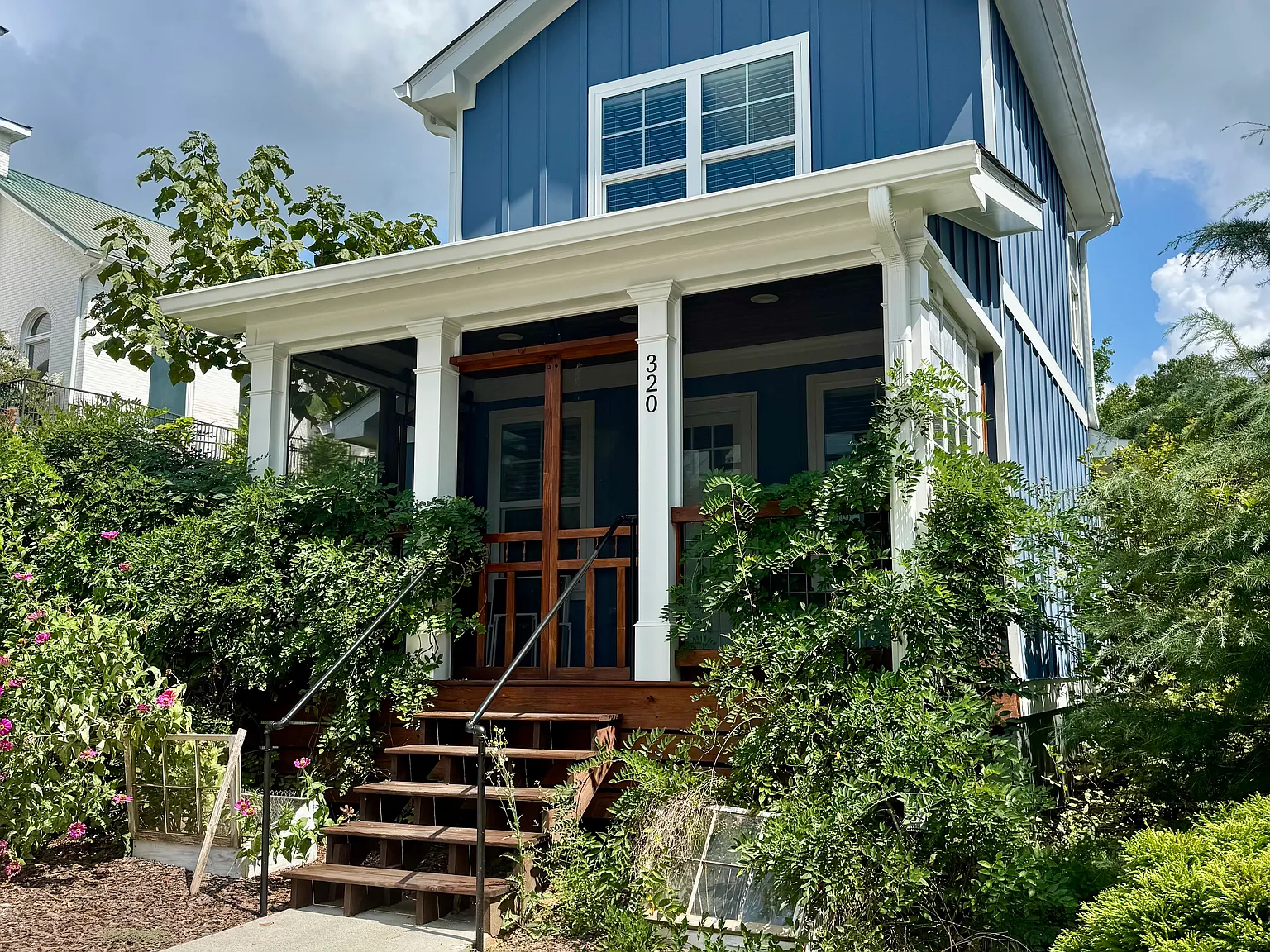 320 Cottage Ct — Photo 1