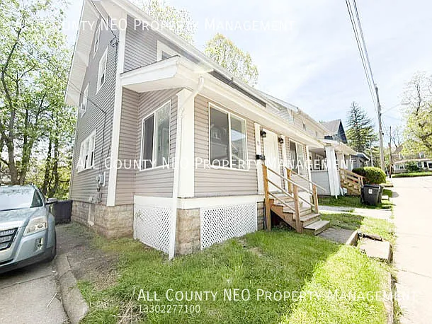 Beautifully updated 4bedroom colonial home! — Photo 2