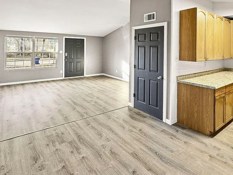 2817 Dawnview Dr — Photo 5