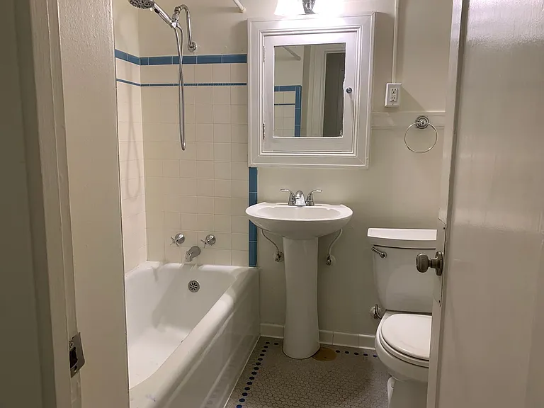 The Davenport Apartments — Photo 23