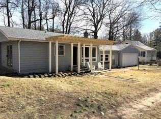 13743 Big Oak Ln, Three Oaks, MI 49128