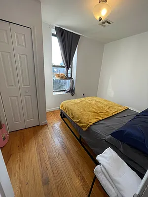 Rented by Delmark Realty LLC | media 46