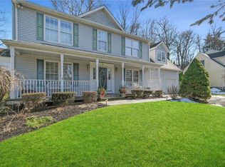 60 Valley View Rd, Cortlandt Manor, NY 10567