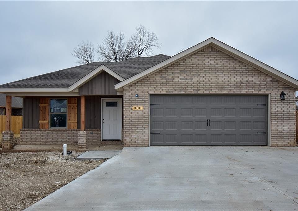 1st image of 900 Iroquois Dr