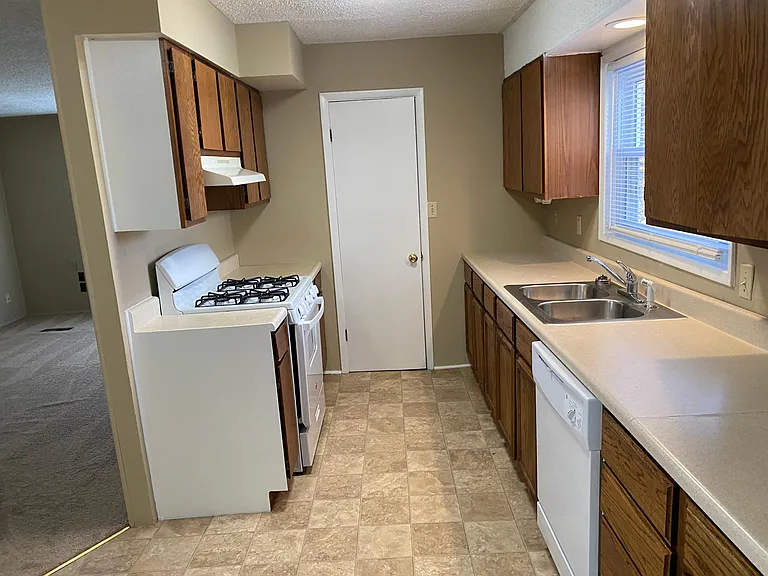 4838 N Manchester Ave — Photo 5