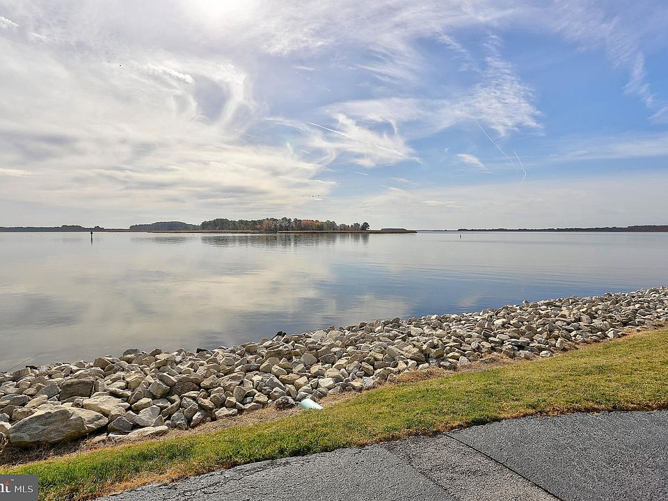 1st image of 811 Oyster Cove Dr