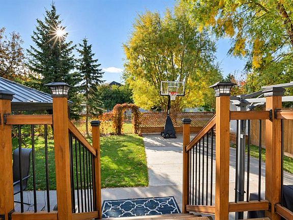 4th image of 10235 W 75a Ave