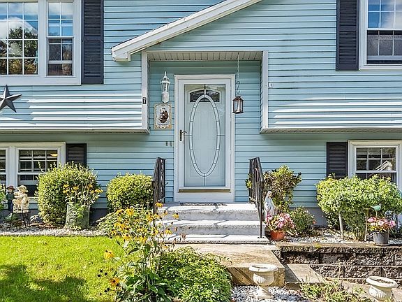3rd image of 7 Stafford Ct