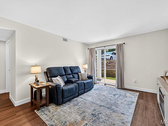 5th image of 1239 Creve Coeur Crossing Ln APT D