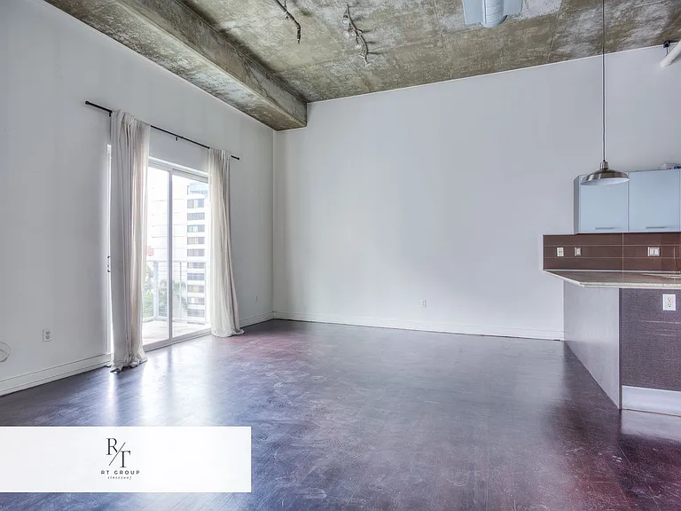 645 W 9th St #742 — Photo 10