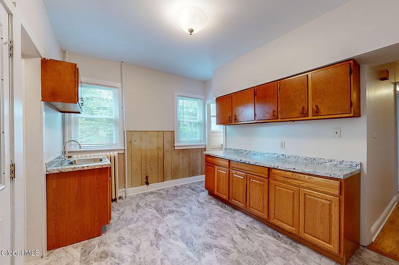 5th image of 101 S Pine Avenue