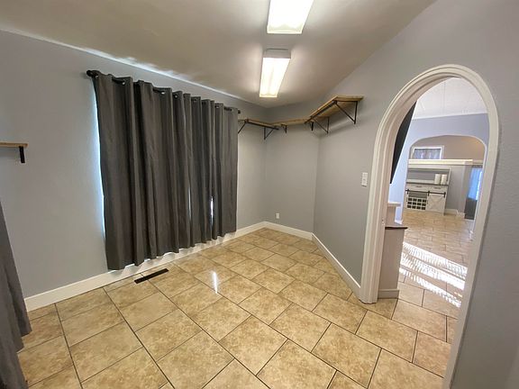 3rd image of 220 N 8th St W