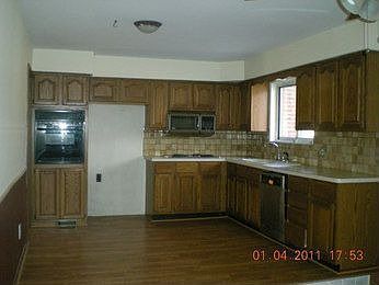 2nd image of 30124 Perth St