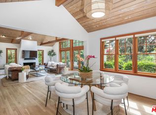 27 Latimer Rd, Santa Monica, CA 90402