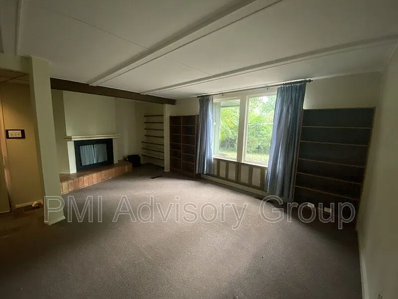 3 bed, 1.0 bath, 1160 sqft, $1,185 — Photo 2