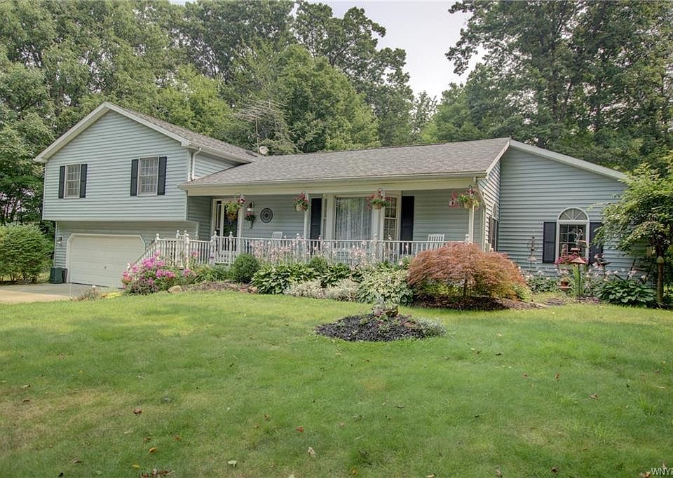 1st image of 5 Robert Dr