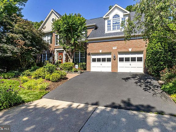 3rd image of 15187 Windy Hollow Cir