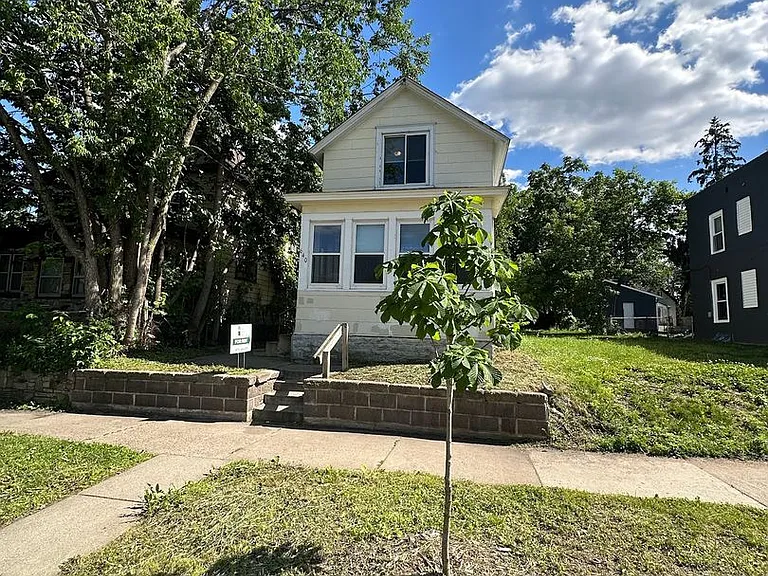 640 Charles Ave — Photo 17