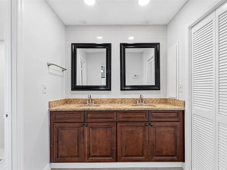 3601 Fairway Forest Cir — Photo 10