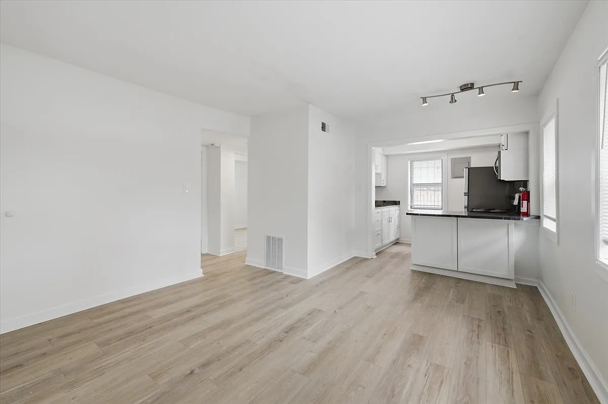 2 bed, 700 sqft, $1,175 — Photo 4