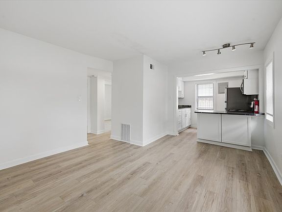 4th image of 306 E 19th St APT 1B