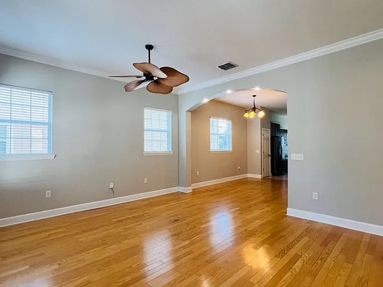 332 E Kaley St — Photo 3