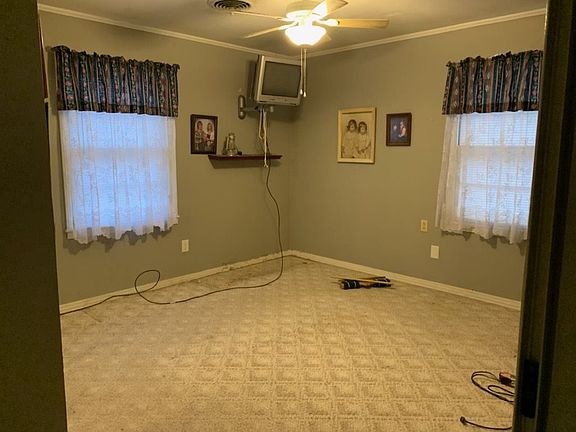 5th image of 402 Benita Dr