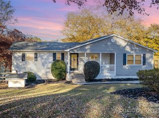 7088 Wateredge Dr, Sherrills Ford, NC 28673